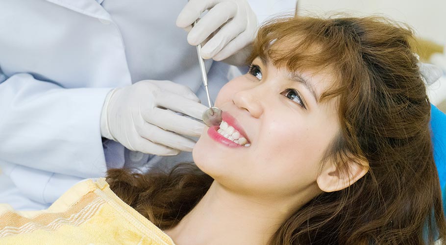 Phụ nữ sau sinh cần lưu ý một số vấn đề khi lấy cao răng